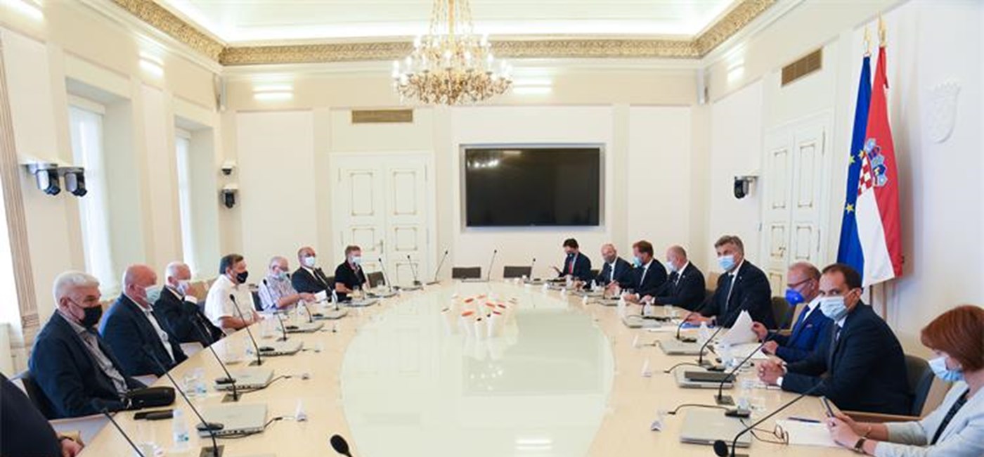 Predsjednik Vlade s generalima zapovjednicima i visokim časnicima
